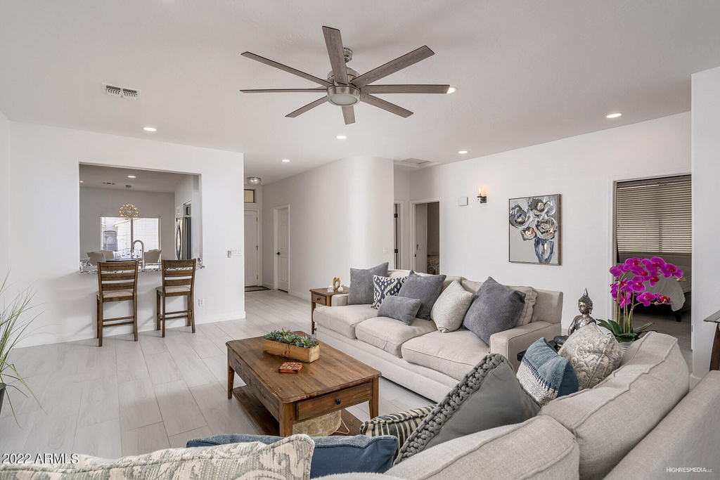1036 E Susan Lane - Photo 3