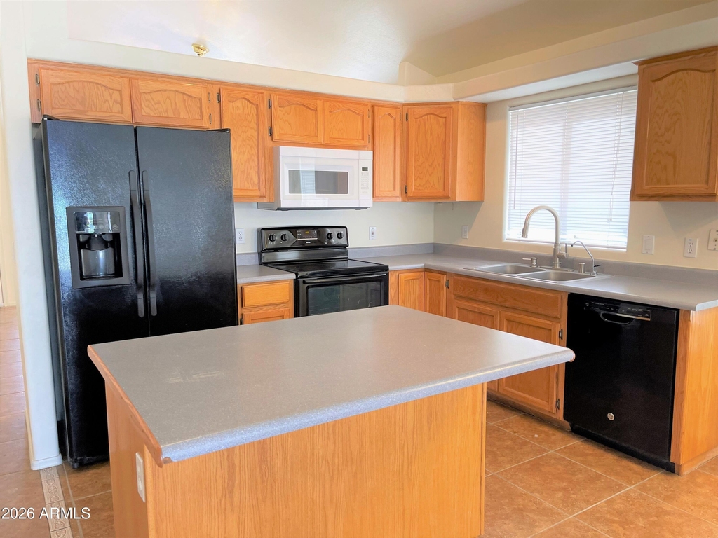19636 N Coyote Lakes Parkway - Photo 4