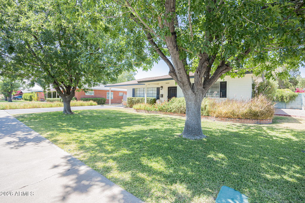 1838 E Hazelwood Street - Photo 2