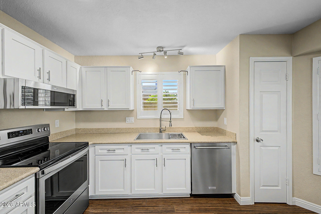 7733 W Pershing Avenue - Photo 10