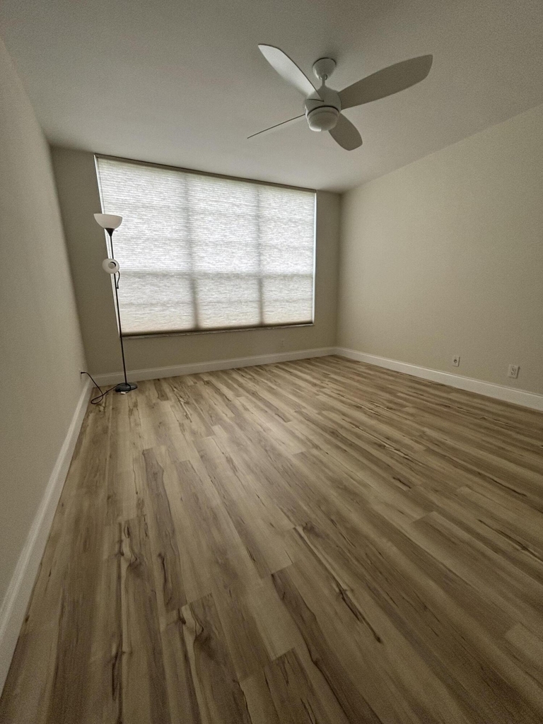 555 Oaks Lane - Photo 18