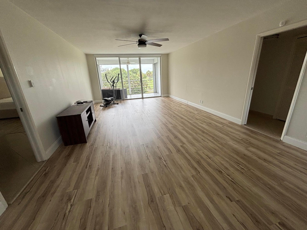 555 Oaks Lane - Photo 5
