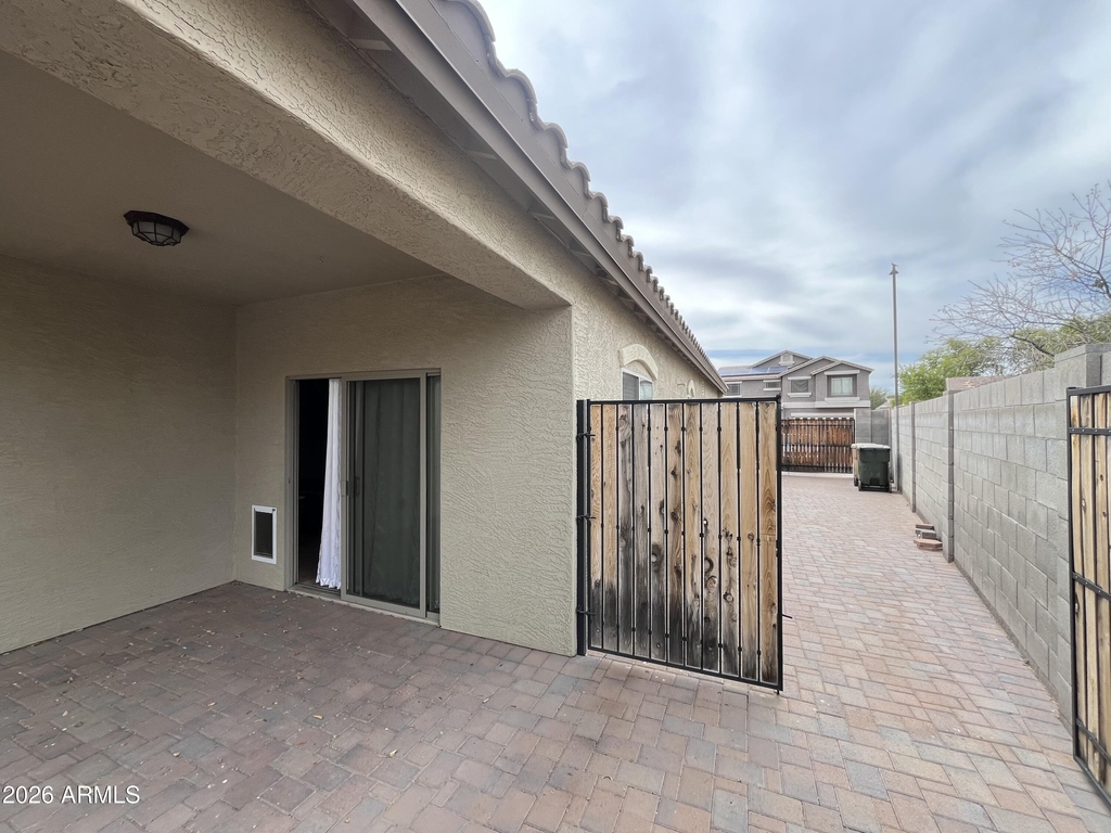 16597 W Madison Street - Photo 9