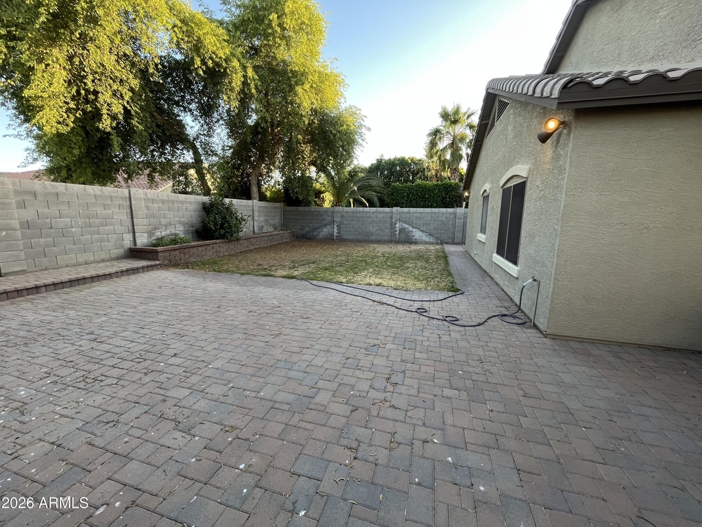 16597 W Madison Street - Photo 3