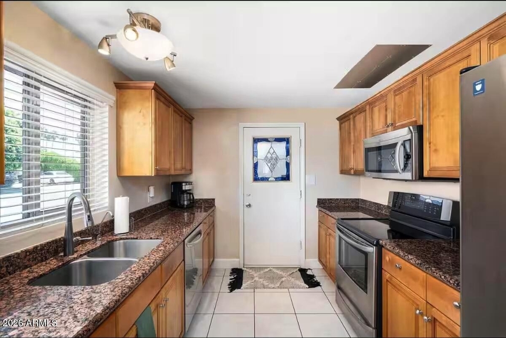 7501 E Minnezona Avenue - Photo 2