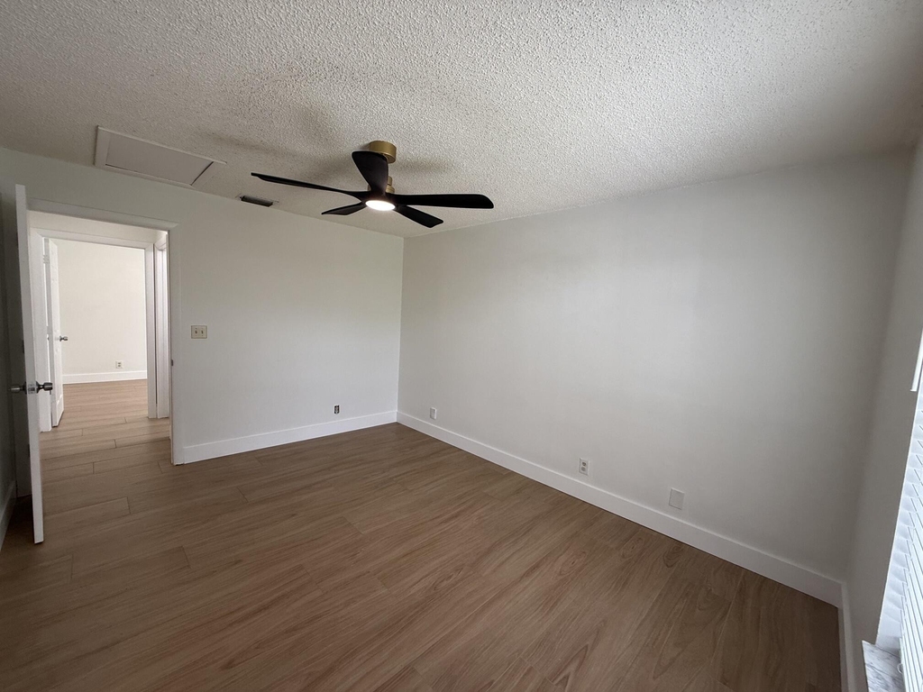 6249 Foster Street - Photo 11