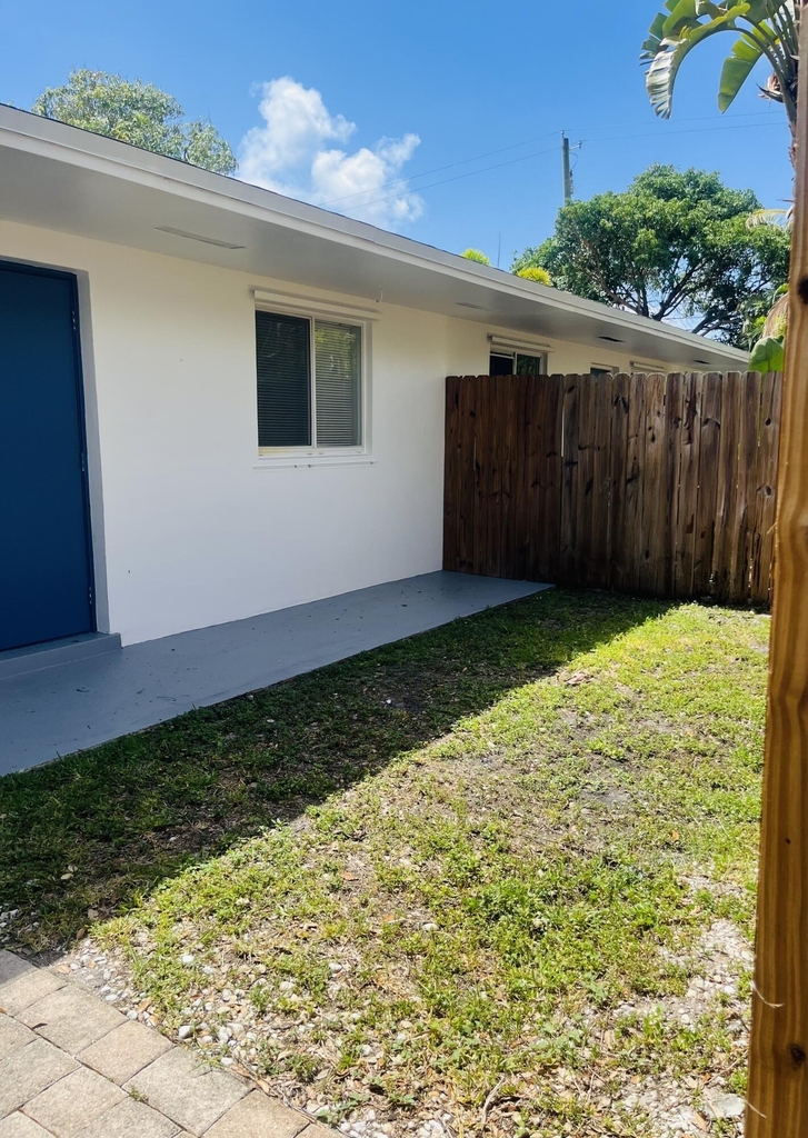 590 Nw 40th Court - Photo 3