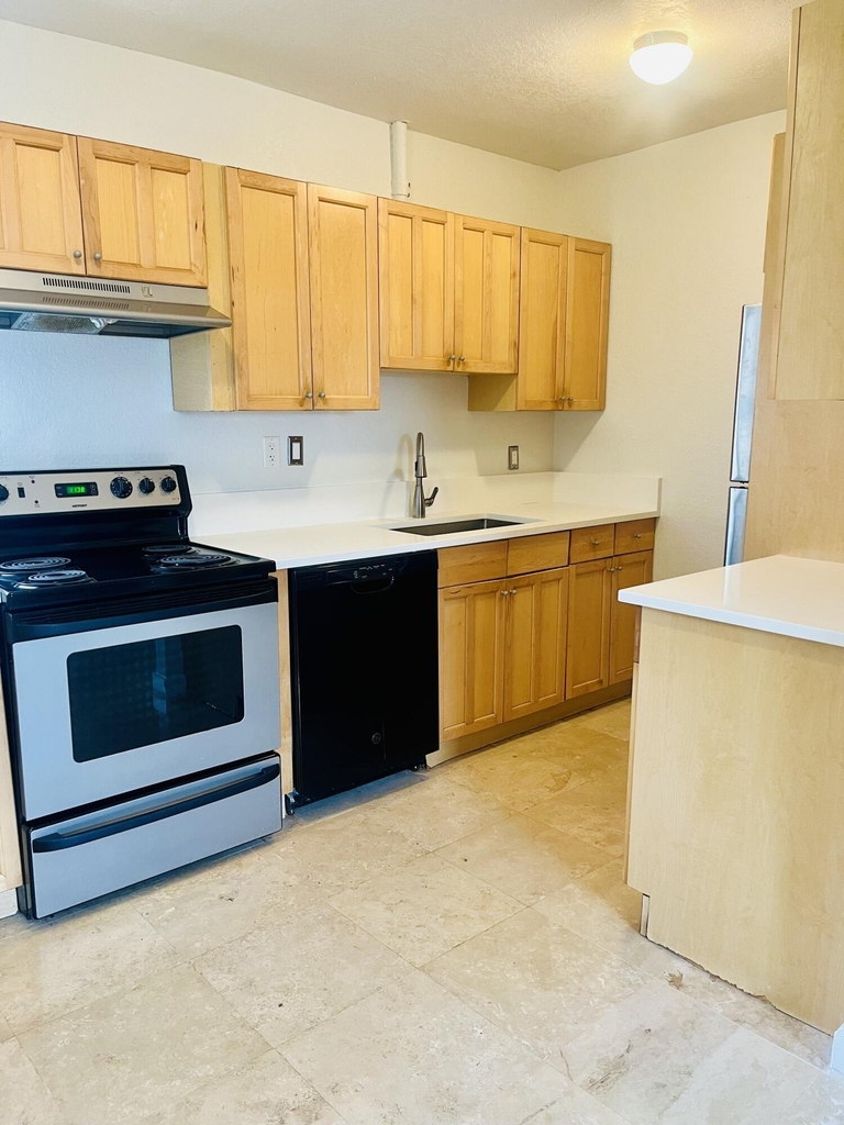 590 Nw 40th Court - Photo 8