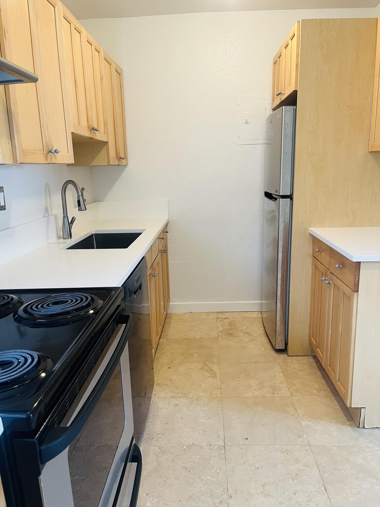 590 Nw 40th Court - Photo 6