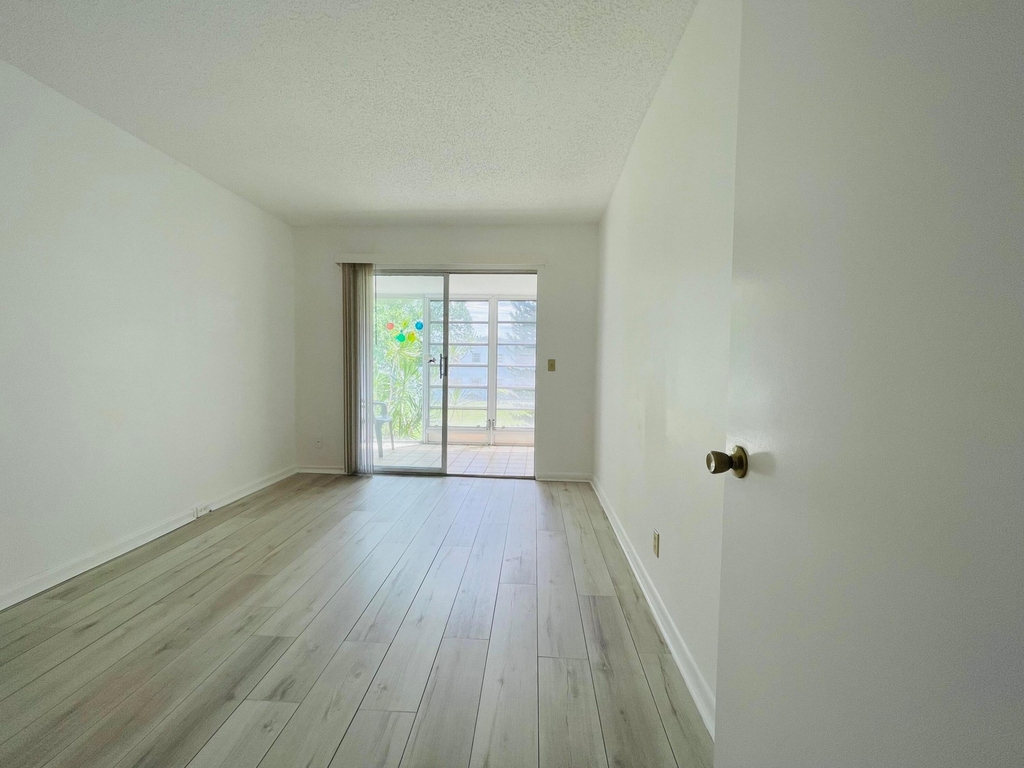 333 Farnham P - Photo 9