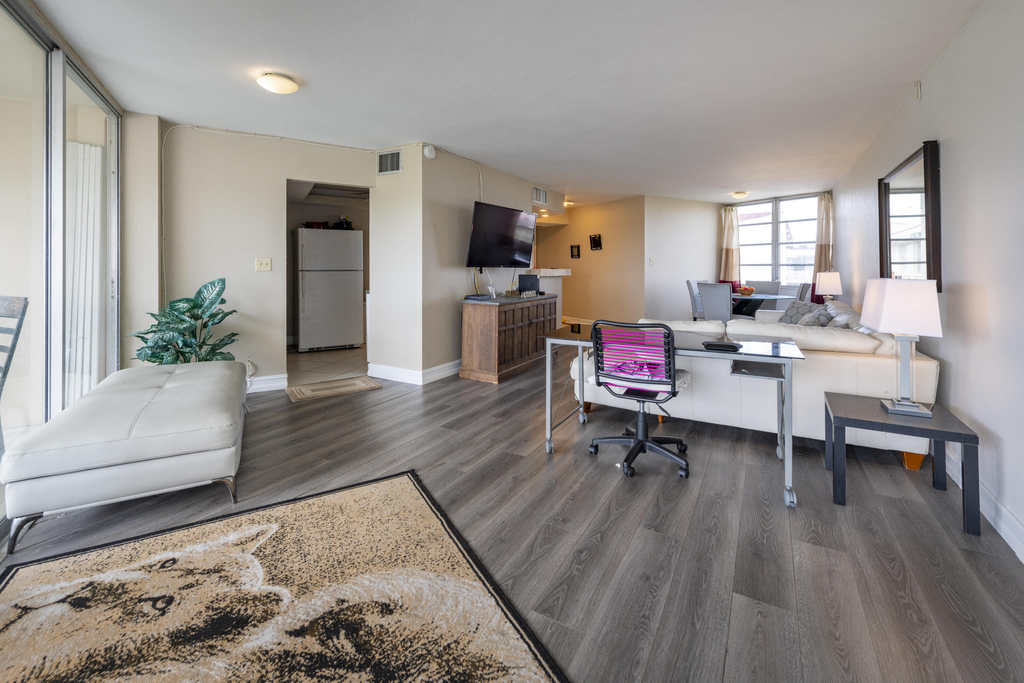 6911 Environ Boulevard - Photo 8