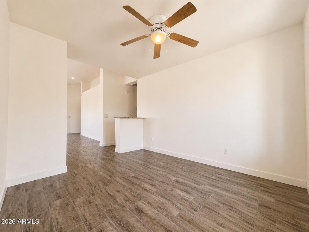 5256 W Pleasant Lane - Photo 4