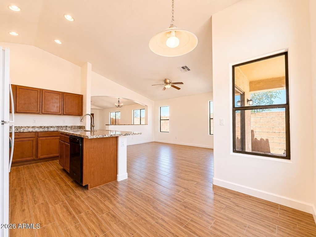 5256 W Pleasant Lane - Photo 6