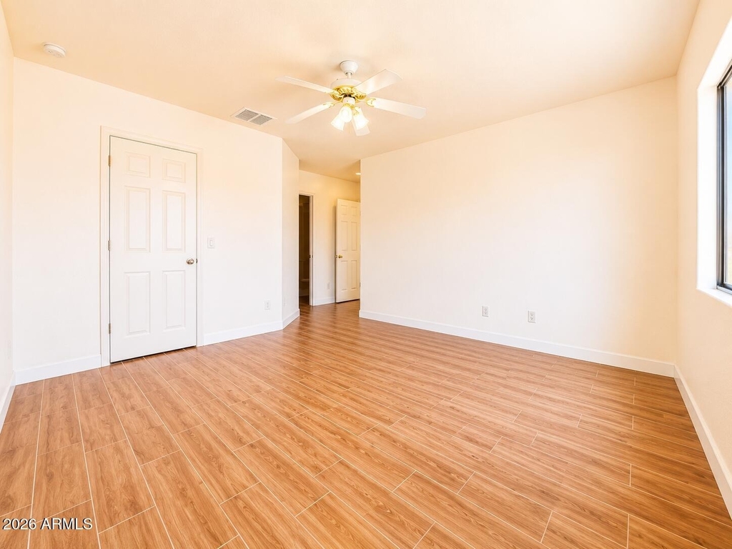 5256 W Pleasant Lane - Photo 8