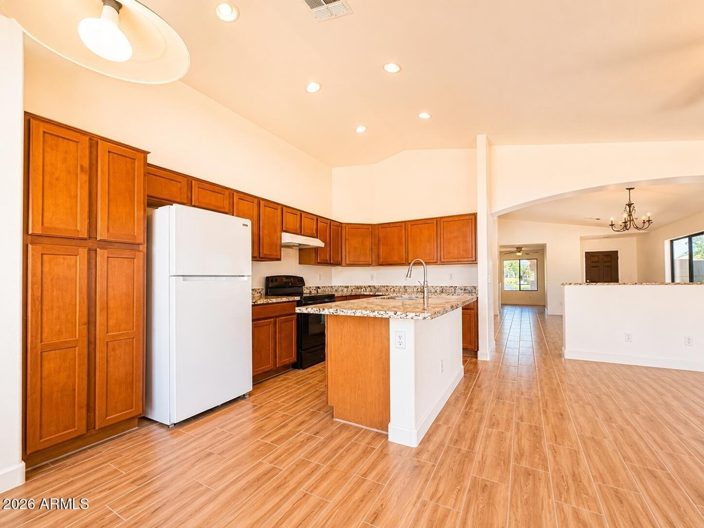 5256 W Pleasant Lane - Photo 7