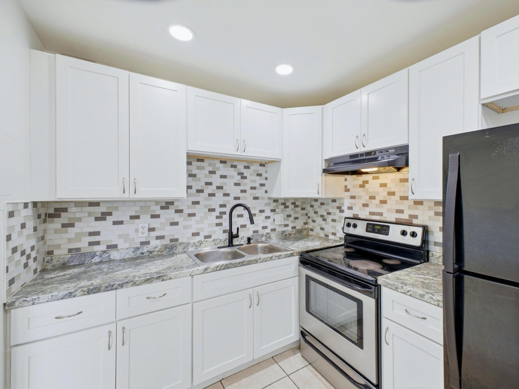 6289 Lear Drive - Photo 4
