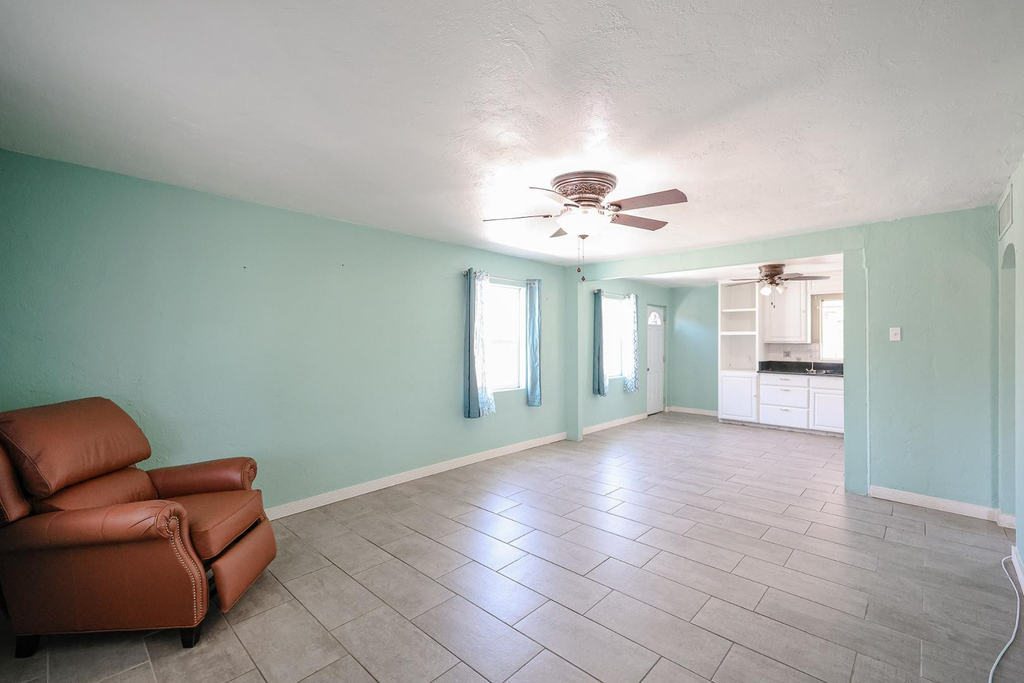 2217 E Harvard Street - Photo 30