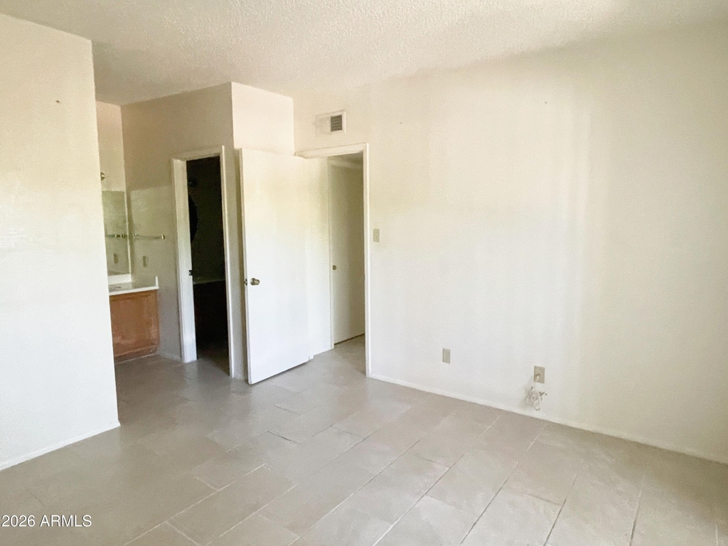 5757 W Eugie Avenue - Photo 8