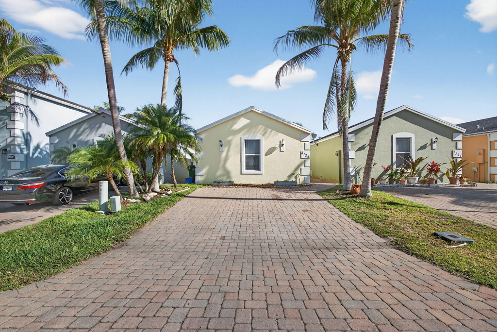 3125 Shelby Way - Photo 0