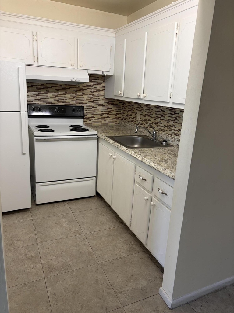 220 Berkshire K - Photo 3