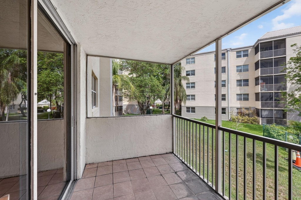 8353 Lake Drive - Photo 5