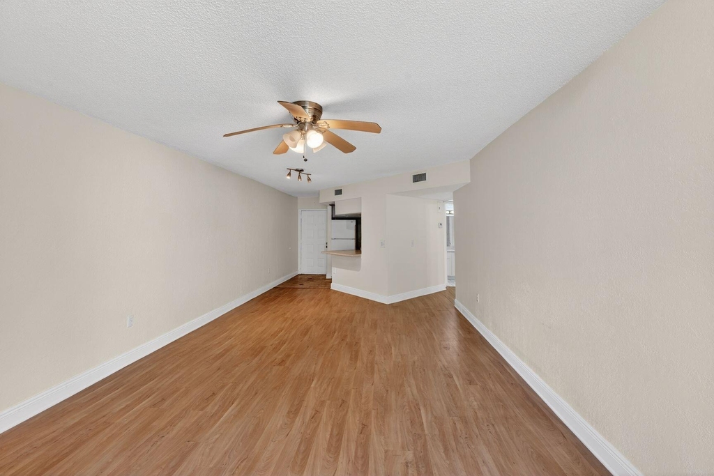 8353 Lake Drive - Photo 3