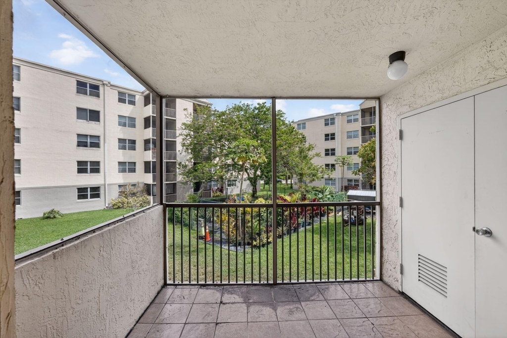 8353 Lake Drive - Photo 4
