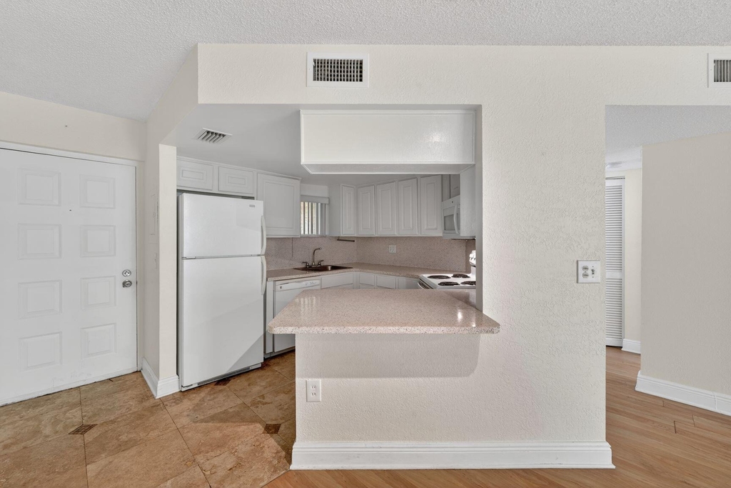 8353 Lake Drive - Photo 6