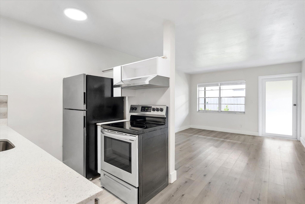 1638 Plunkett Street - Photo 15