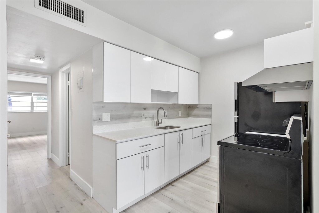 1638 Plunkett Street - Photo 14