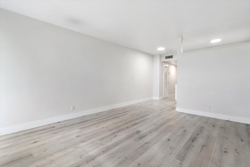 1638 Plunkett Street - Photo 8