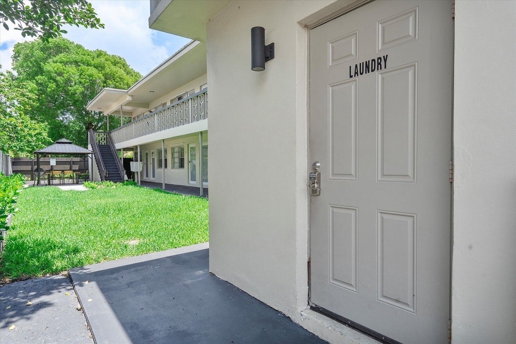 1638 Plunkett Street - Photo 2