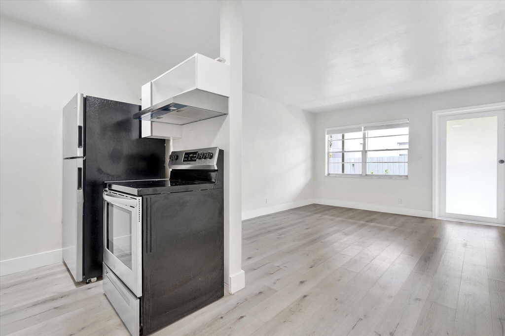 1638 Plunkett Street - Photo 9