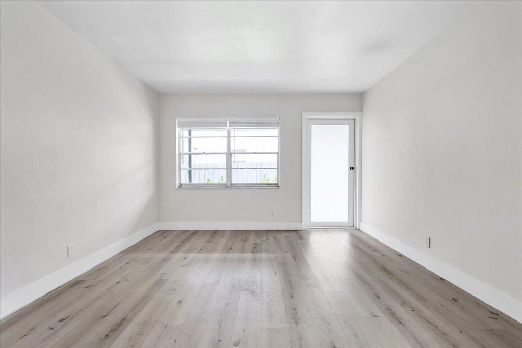 1638 Plunkett Street - Photo 12