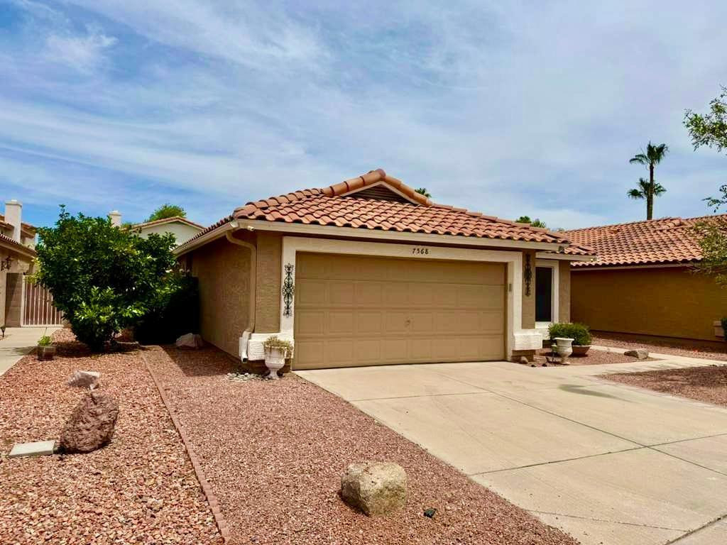 7568 W Kerry Lane - Photo 1