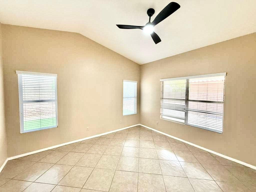 7568 W Kerry Lane - Photo 4
