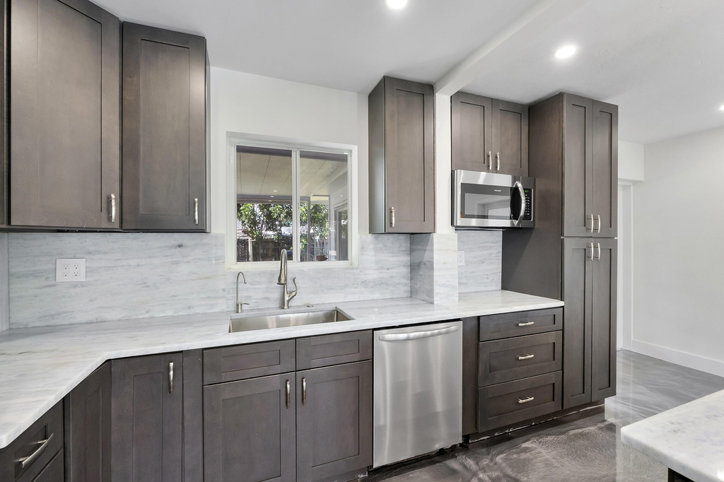 2160 Ne 53rd Street - Photo 17