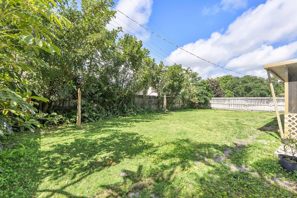 2160 Ne 53rd Street - Photo 35