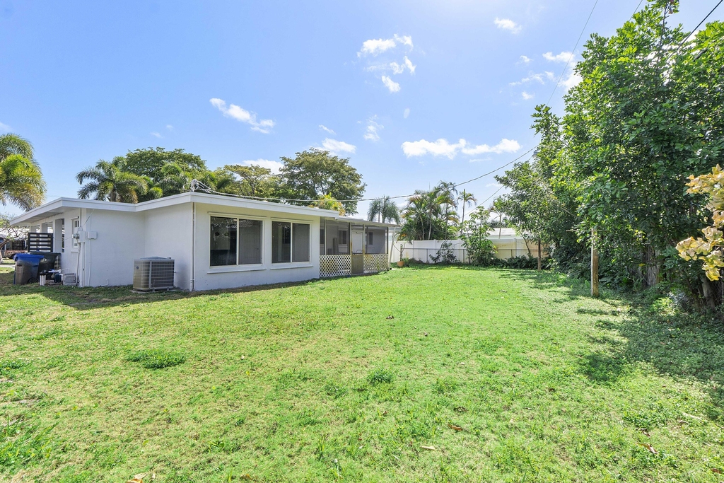 2160 Ne 53rd Street - Photo 37