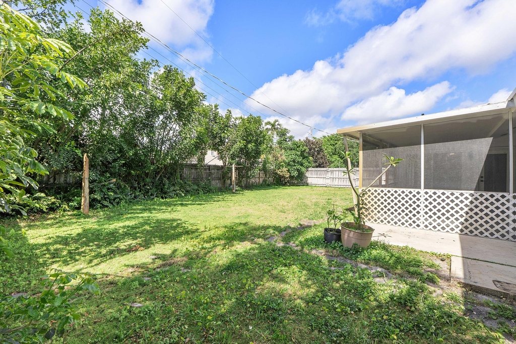2160 Ne 53rd Street - Photo 34