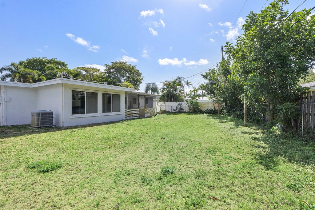 2160 Ne 53rd Street - Photo 38