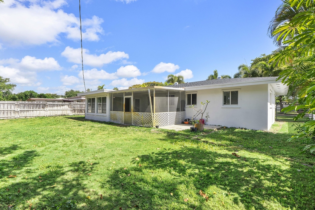 2160 Ne 53rd Street - Photo 36