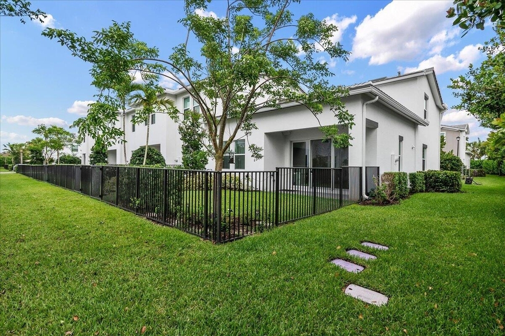 16493 Helix Court - Photo 18