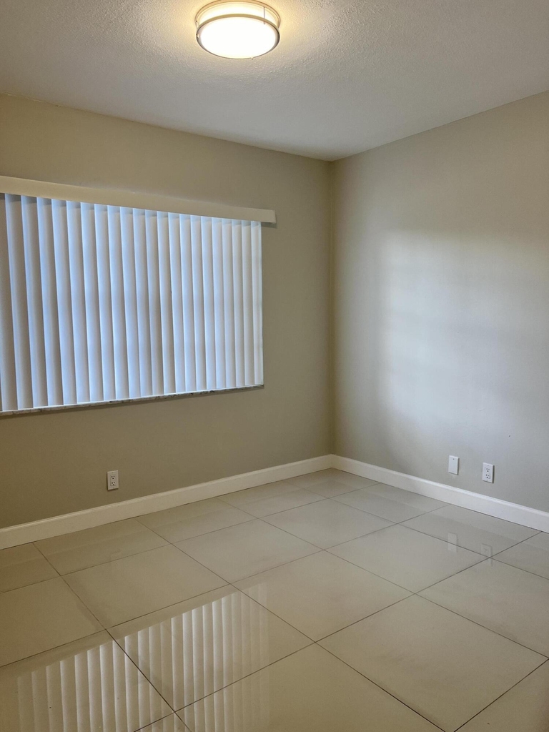 3550 Nw 8th Avenue - Photo 12