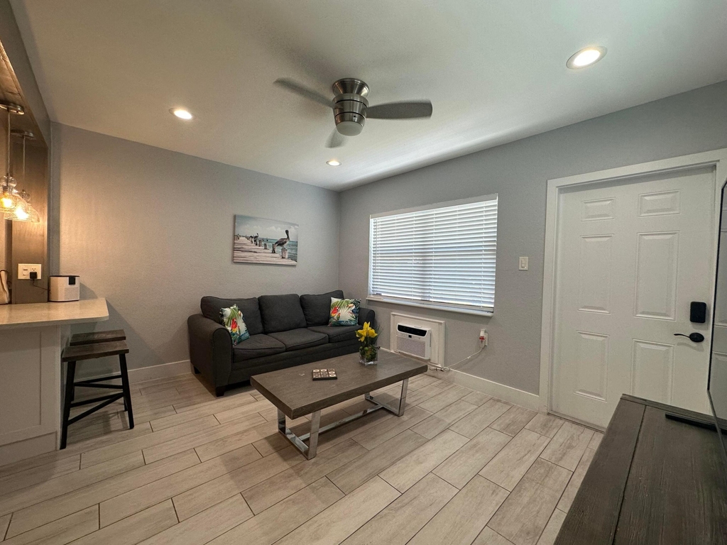 119 Sunrise Avenue - Photo 2