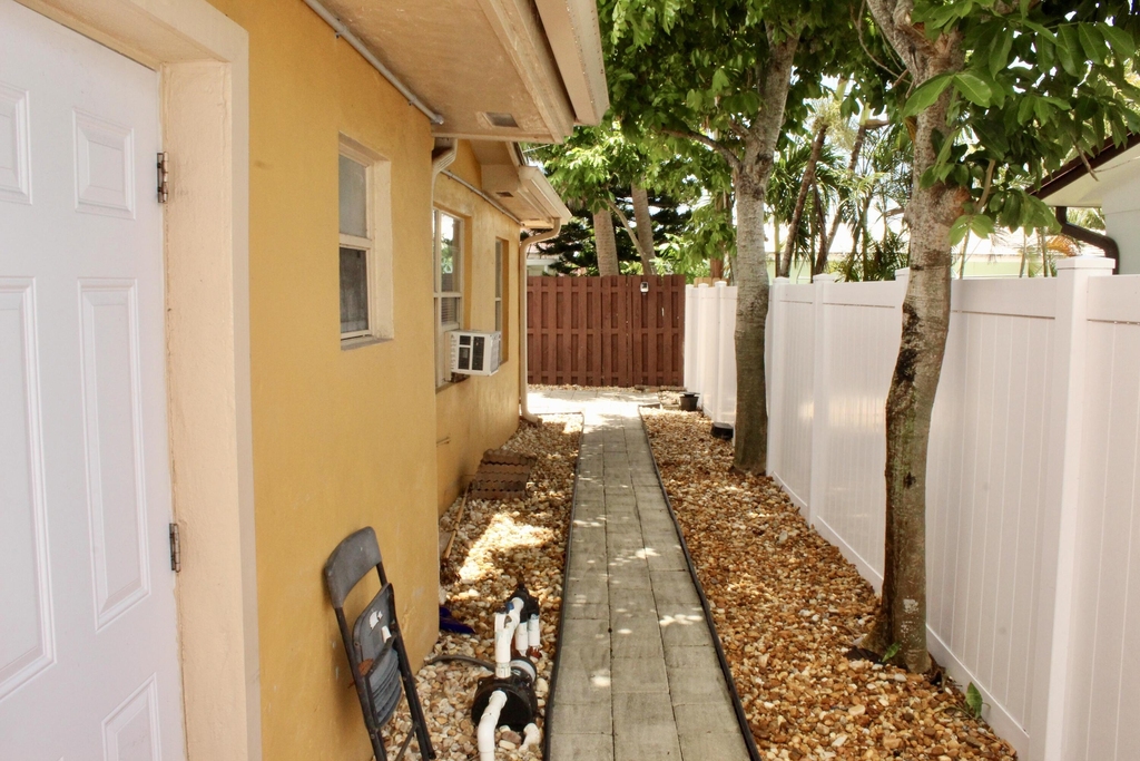 1558 Ne 30th Street - Photo 11