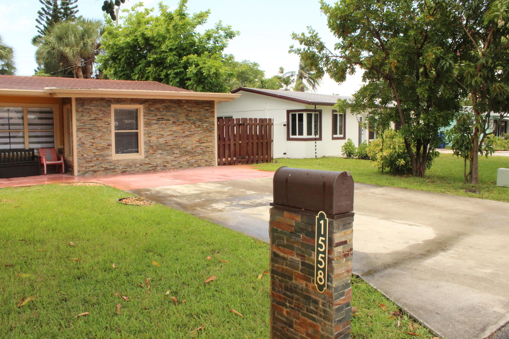 1558 Ne 30th Street - Photo 3