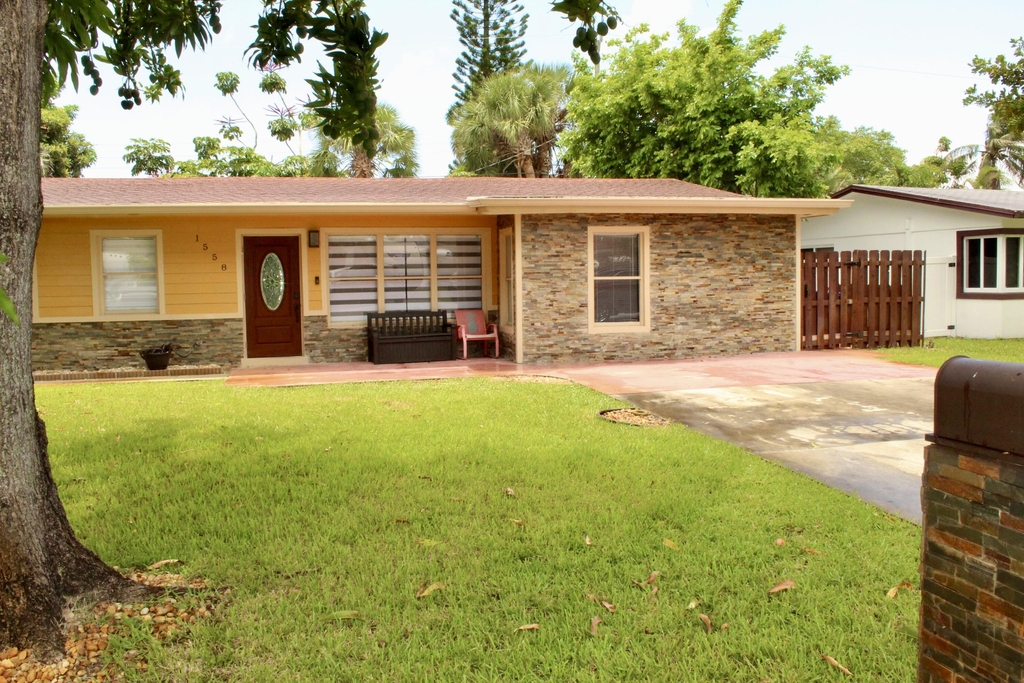 1558 Ne 30th Street - Photo 0