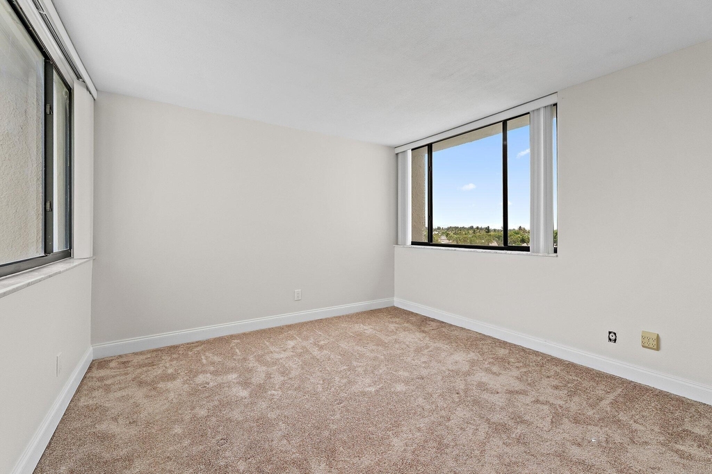 1605 S Us Highway 1 - Photo 38