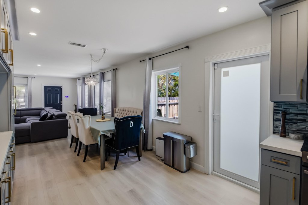 836 Ne 17th Terrace - Photo 8